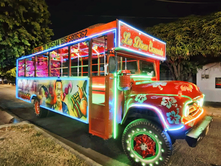 chiva-rumbera-con-luces-en-valledupar