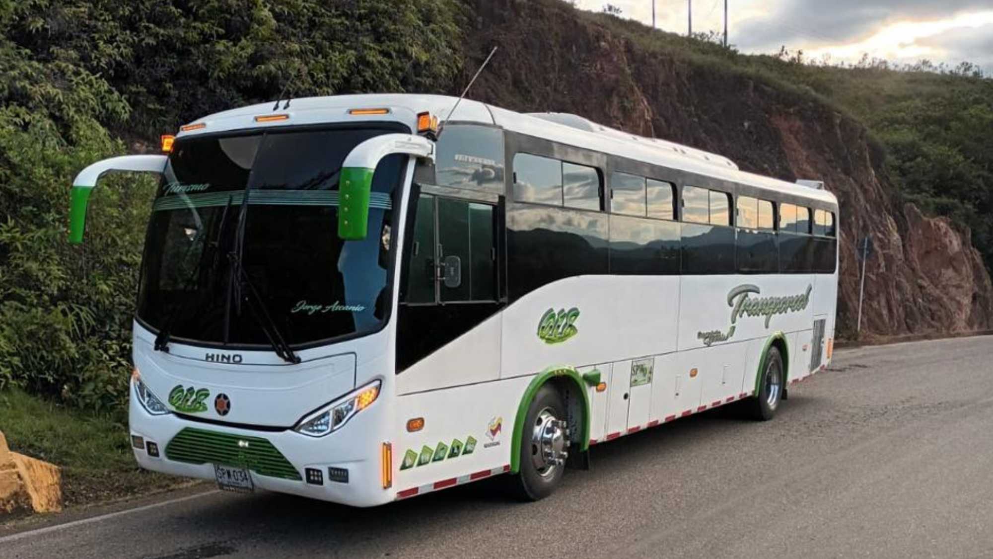 transporte valledupar foto de un bus de vallenatour